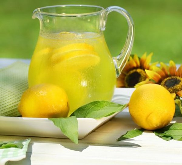 Ο χυμός λεμονιού βοηθάει στο αδυνάτισμα. Αλήθεια ή μύθος;